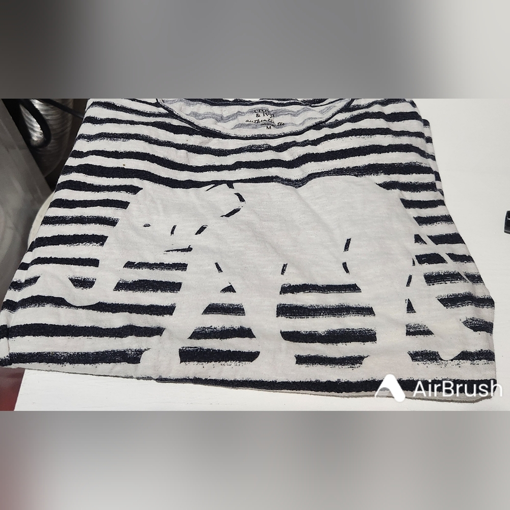 Crown & Ivy striped elephant 🐘 t-shirt. Size Medium.